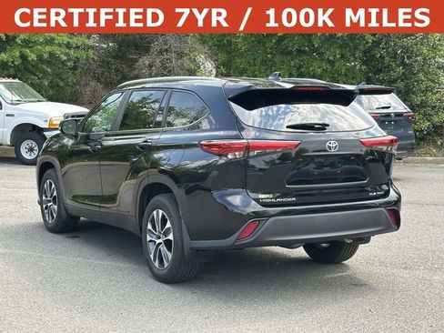 Used 2023 Toyota Highlander XLE AWD/4WD image 4