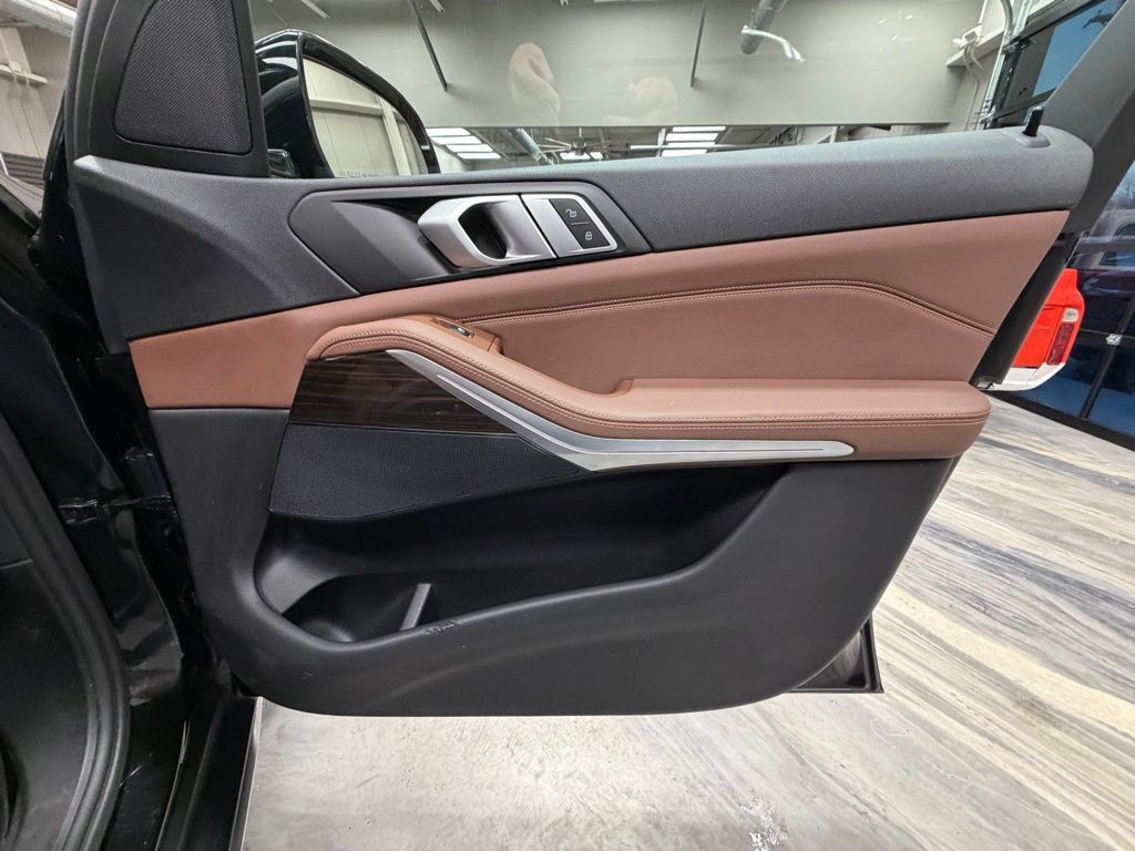Used 2019 BMW X5 xDrive40i w/ Convenience Package AWD/4WD image 42