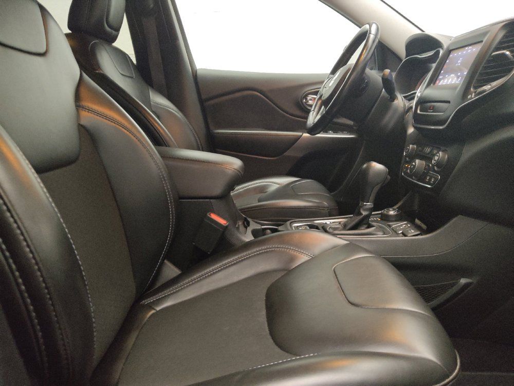 Used 2019 Jeep Cherokee Latitude Plus AWD/4WD image 21