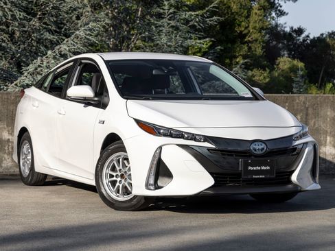 Used 2021 Toyota Prius Prime LE FWD image 6