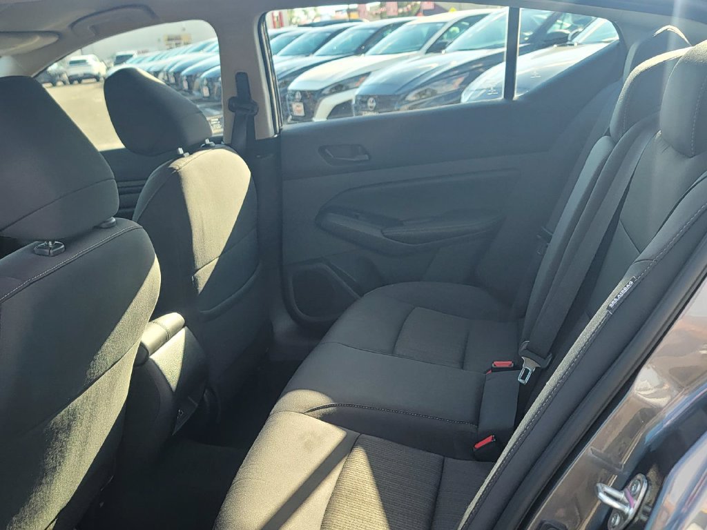 Used 2025 Nissan Altima 2.5 SV AWD/4WD image 17