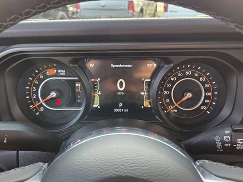 Certified 2025 Jeep Wrangler Unlimited Sahara w/ Dual Top Group AWD/4WD image 30
