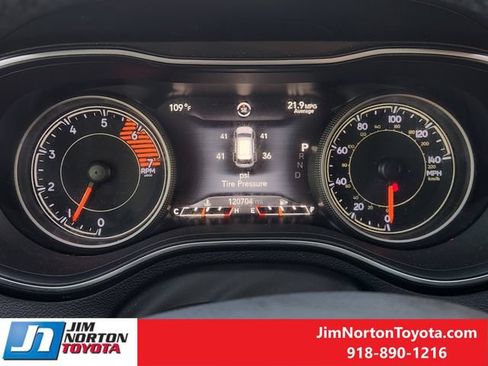 Used 2019 Jeep Cherokee Trailhawk w/ Comfort/Convenience Group AWD/4WD image 17