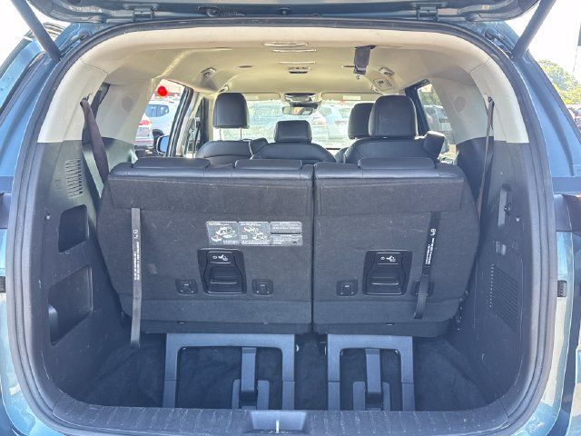 Used 2024 Kia Carnival EX FWD image 16
