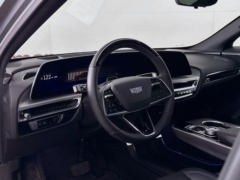 Used 2025 Cadillac Lyriq Luxury image 9