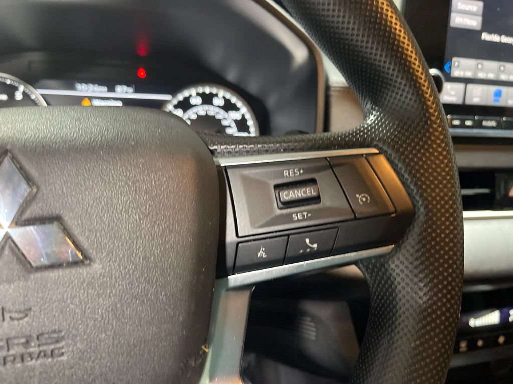 Used 2024 Mitsubishi Outlander ES FWD image 21