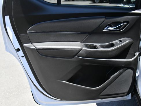Used 2023 Chevrolet Traverse LT FWD image 38