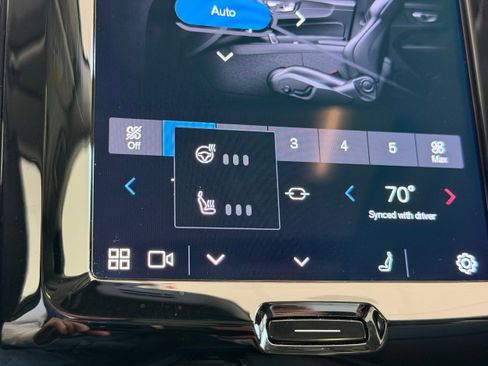 Certified 2025 Volvo XC60 B5 Core AWD/4WD image 19