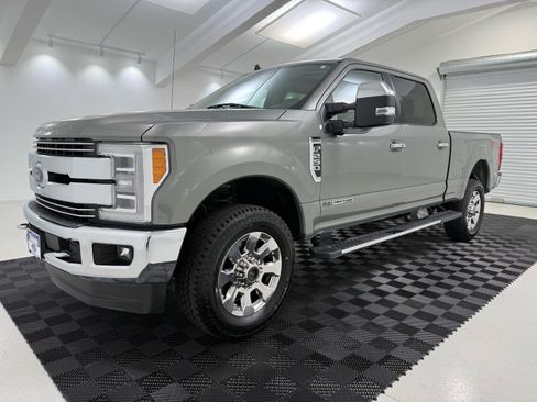 Used 2019 Ford F250 Lariat w/ Lariat Ultimate Package image 3