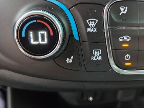 Used 2023 Chevrolet Traverse LT FWD image 17