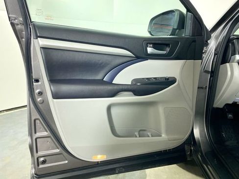 Used 2017 Toyota Highlander XLE image 20