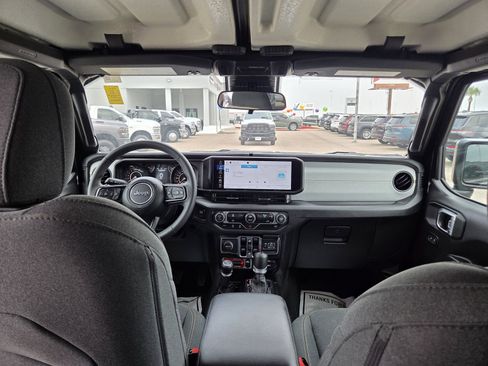 Used 2025 Jeep Wrangler Unlimited Sport AWD/4WD image 24
