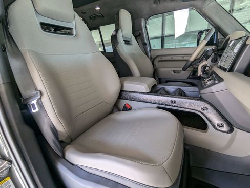 Certified 2025 Land Rover Defender 110 image 24