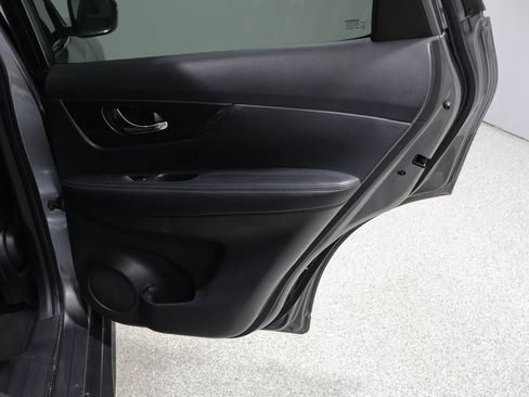 Used 2017 Nissan Rogue SV AWD/4WD image 21