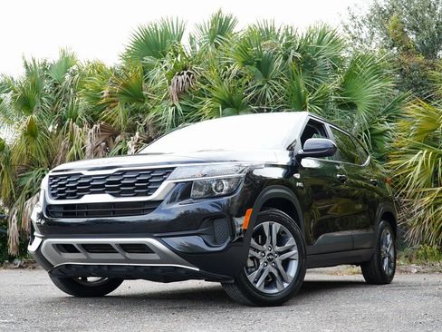 Used 2022 Kia Seltos LX image 1