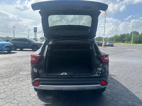 Used 2025 Chevrolet Trax LT FWD image 13