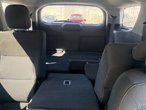 Used 2024 Ford Explorer XLT AWD/4WD image 4