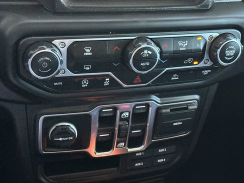 Used 2023 Jeep Gladiator Sport AWD/4WD image 20