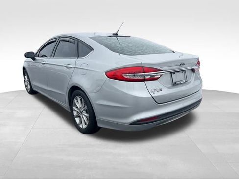 Used 2017 Ford Fusion SE image 5