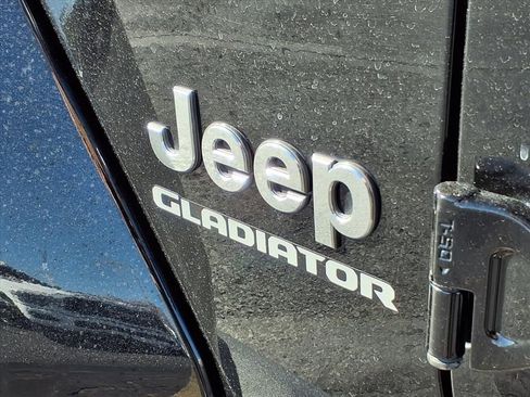 Used 2020 Jeep Gladiator Overland image 21