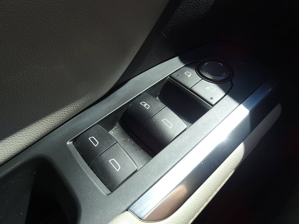 Used 2024 Chevrolet Traverse LT FWD image 23