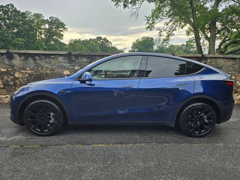 Used 2023 Tesla Model Y AWD image 8