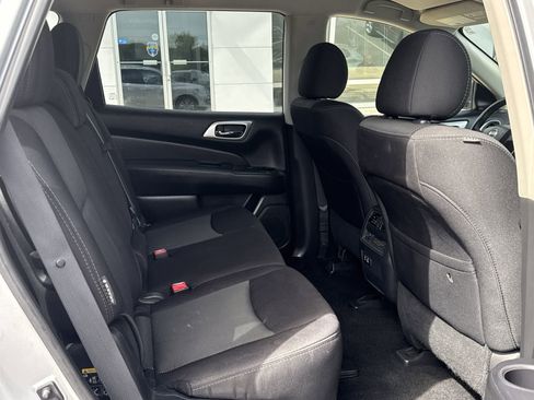 Used 2020 Nissan Pathfinder SV image 24