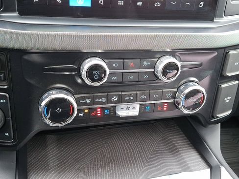 Certified 2025 Ford F450 Platinum w/ FX4 Off-Road Package image 22