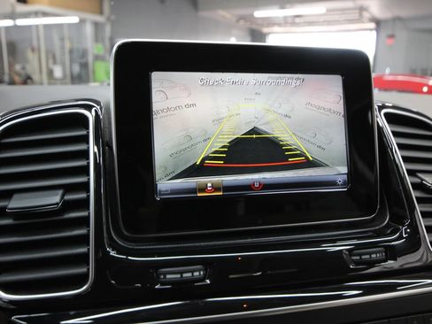Used 2019 Mercedes-Benz GLE 400 4MATIC image 24