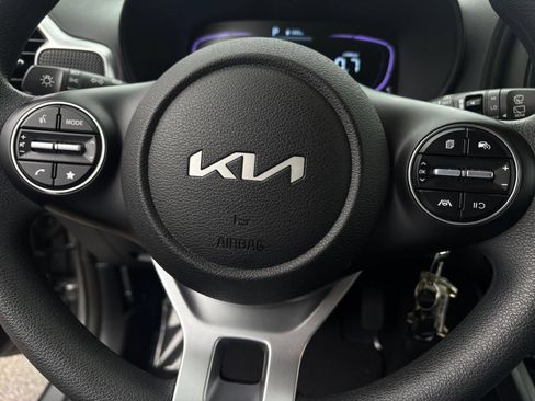 Used 2025 Kia Soul LX w/ LX Technology Package FWD image 26