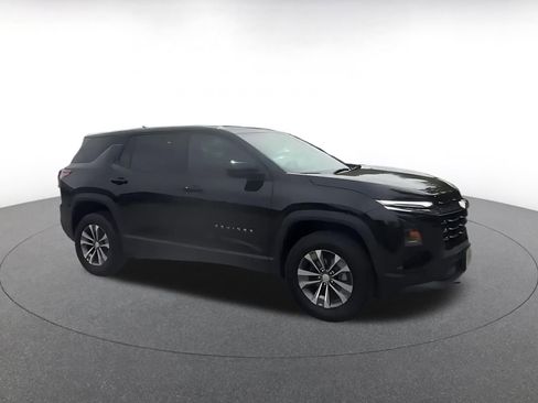 Used 2025 Chevrolet Equinox LT FWD image 2