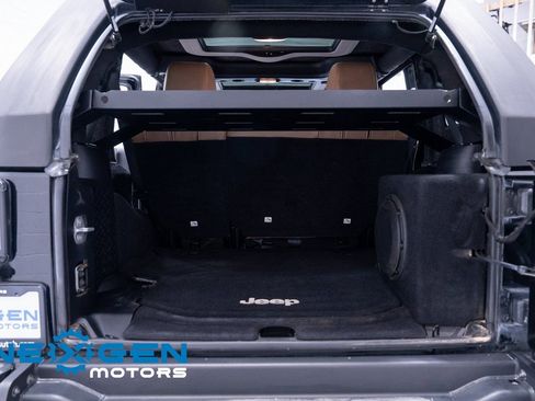 Used 2011 Jeep Wrangler Unlimited Rubicon image 47