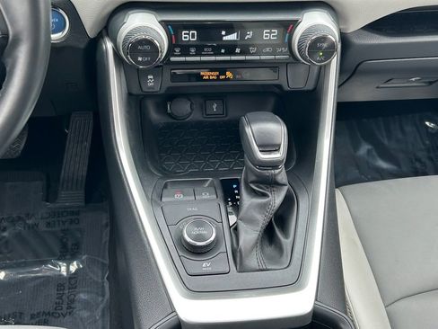 Used 2022 Toyota RAV4 XLE Premium image 22