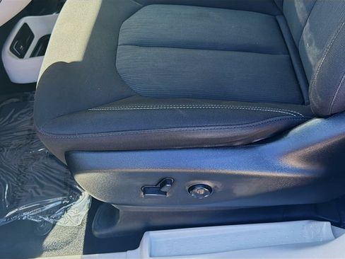 Used 2023 Chrysler Voyager LX FWD image 17