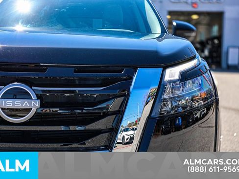 Used 2024 Nissan Pathfinder SV image 16