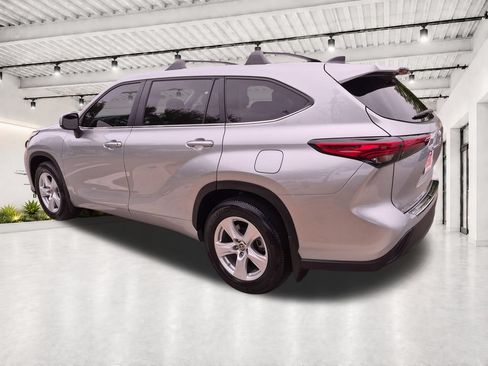 Used 2023 Toyota Highlander L FWD image 9