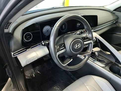 Used 2025 Hyundai Elantra Limited FWD image 8