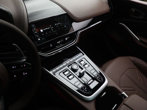 New 2026 Aston Martin DBX S image 30