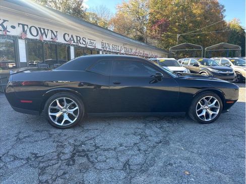 Used 2016 Dodge Challenger SXT Plus image 5