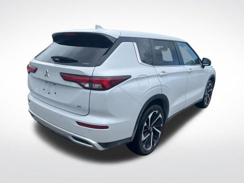 Used 2024 Mitsubishi Outlander SE AWD/4WD image 3