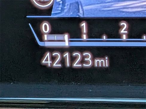 Used 2022 Cadillac Escalade Premium Luxury image 32