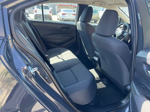Used 2025 Toyota Corolla LE image 31