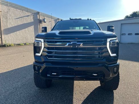 Used 2024 Chevrolet Silverado 3500 High Country w/ High Country Premium Package AWD/4WD image 3