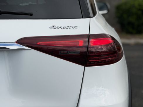 Used 2024 Mercedes-Benz GLE 350 4MATIC image 11