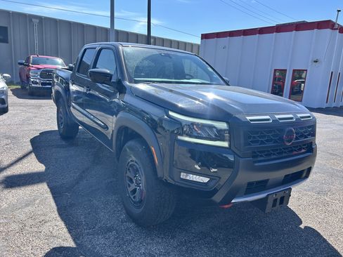 Used 2026 Nissan Frontier PRO-4X AWD/4WD image 7