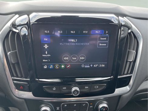 Used 2022 Chevrolet Traverse LT image 29