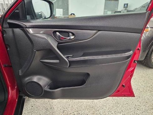 Used 2017 Nissan Rogue SV AWD/4WD image 29