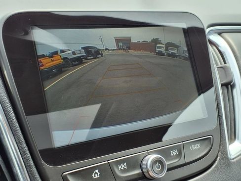 Used 2018 Chevrolet Malibu LT w/ Leather Package FWD image 19