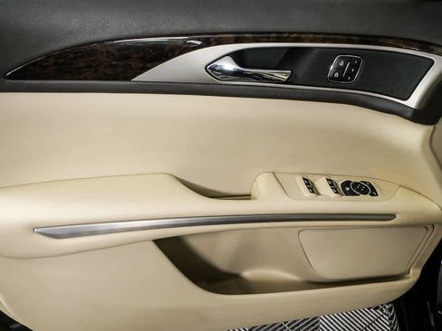 Used 2013 Lincoln MKZ FWD image 11