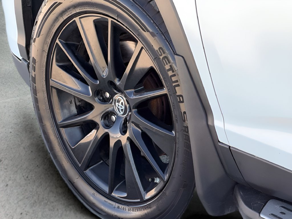 Used 2019 Toyota Highlander XLE AWD/4WD image 13